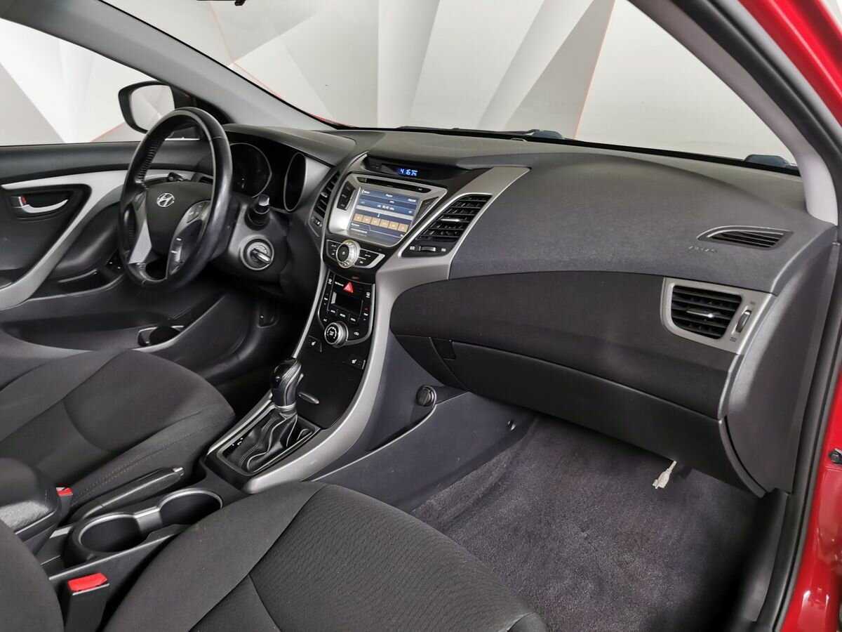 Hyundai Elantra с пробегом — 2015 год. Фото: #8