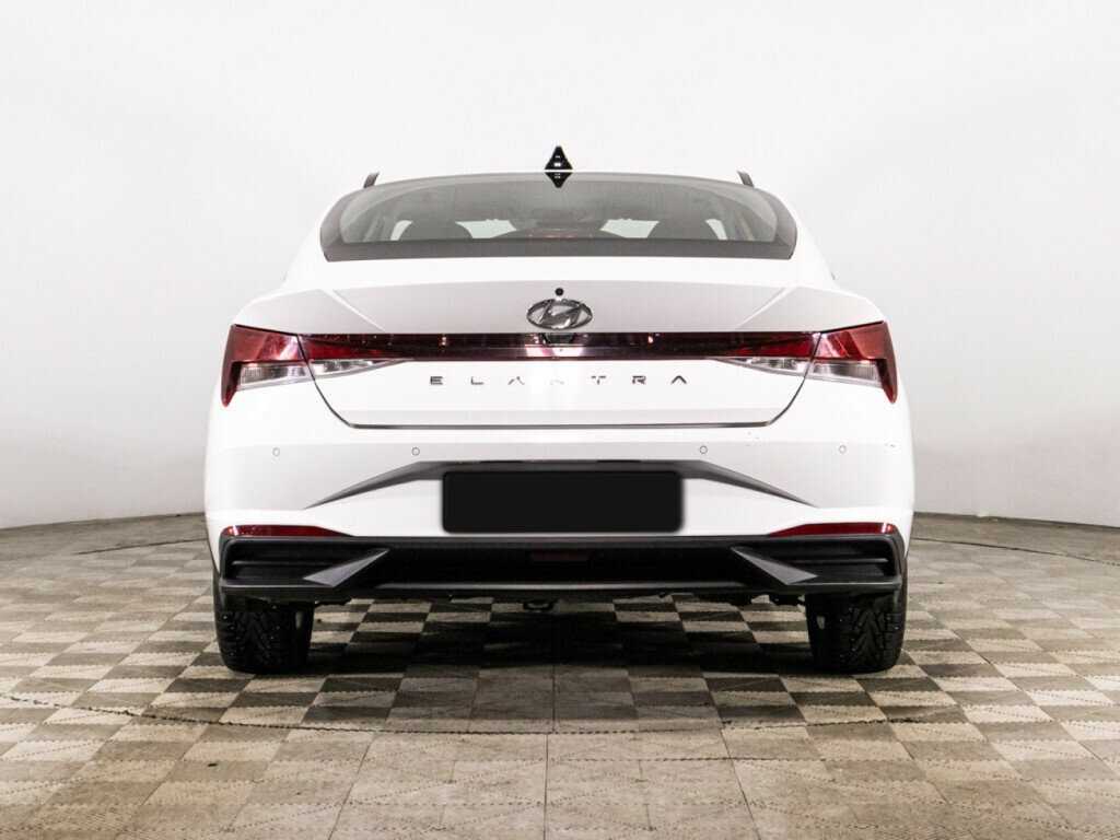 Hyundai Elantra с пробегом — 2021 год. Фото: #5
