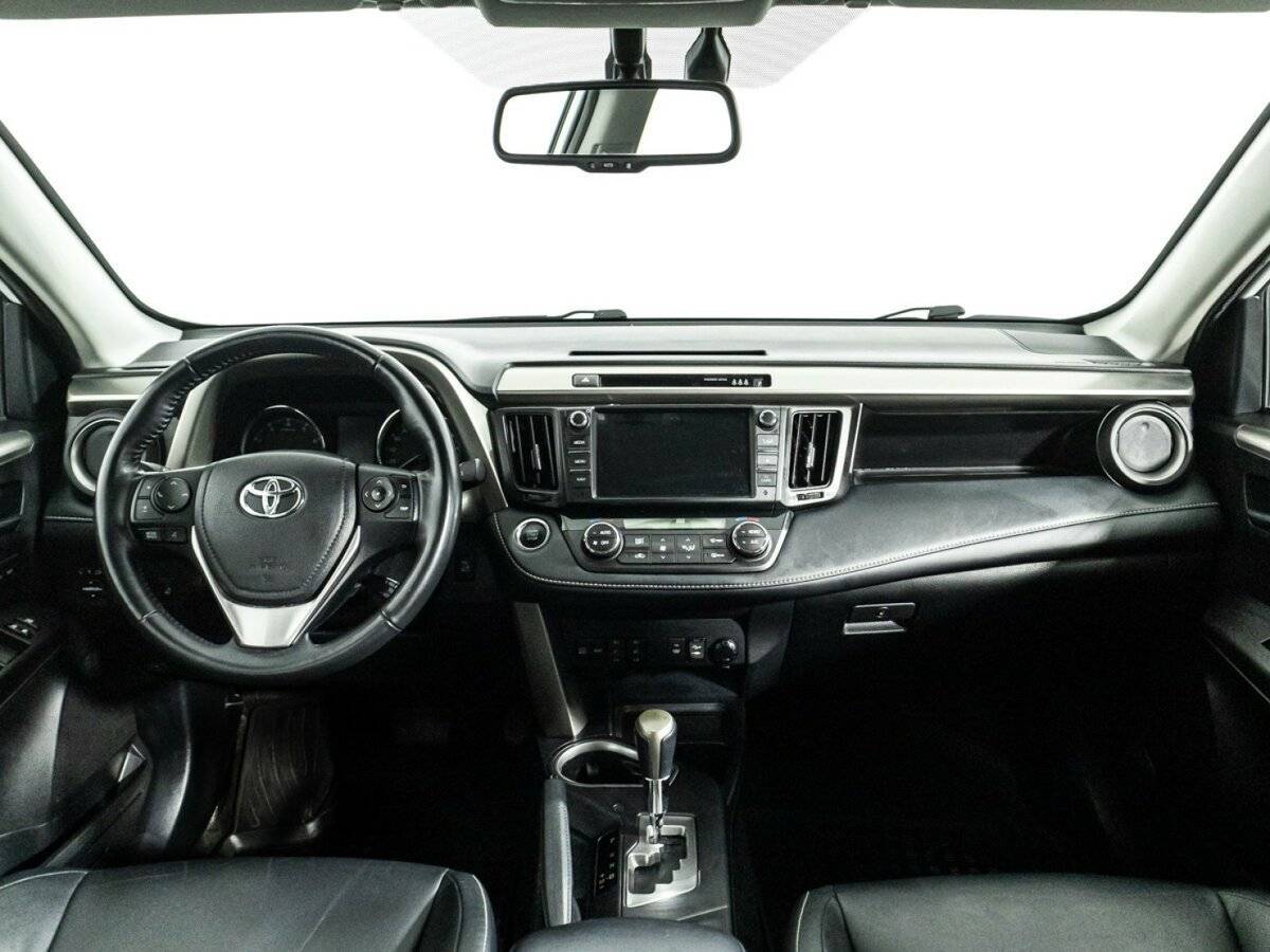 Toyota RAV4 с пробегом — 2018 год. Фото: #12