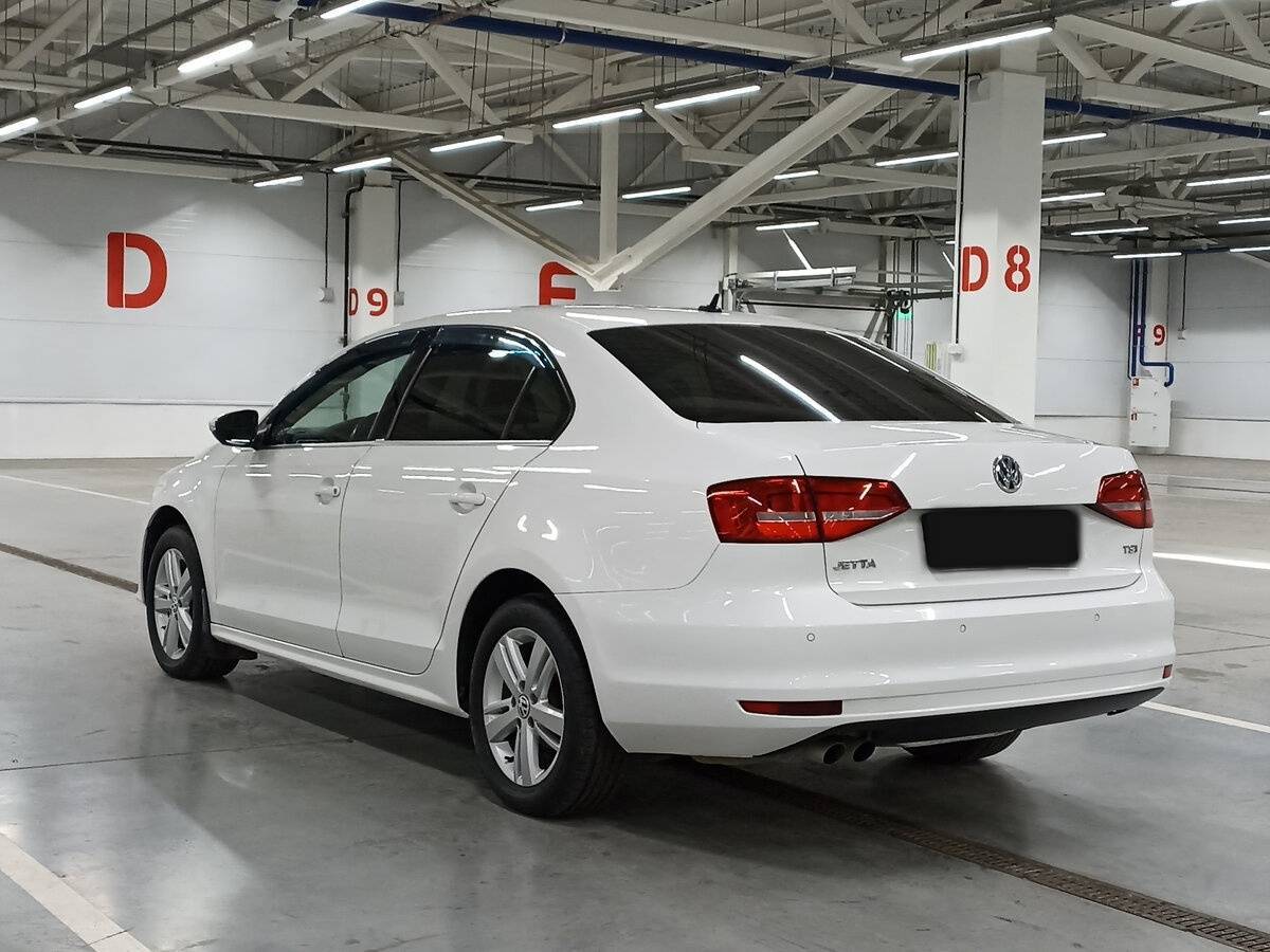 Volkswagen Jetta с пробегом — 2015 год. Фото: #6