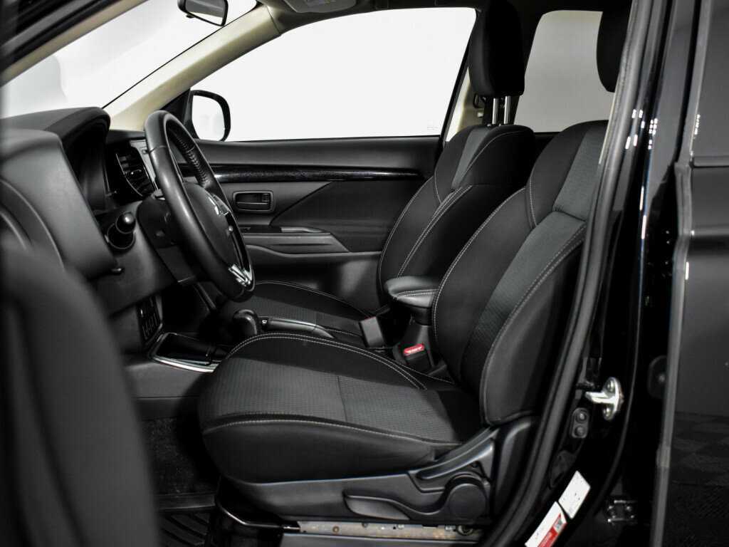 Mitsubishi Outlander с пробегом — 2019 год. Фото: #9