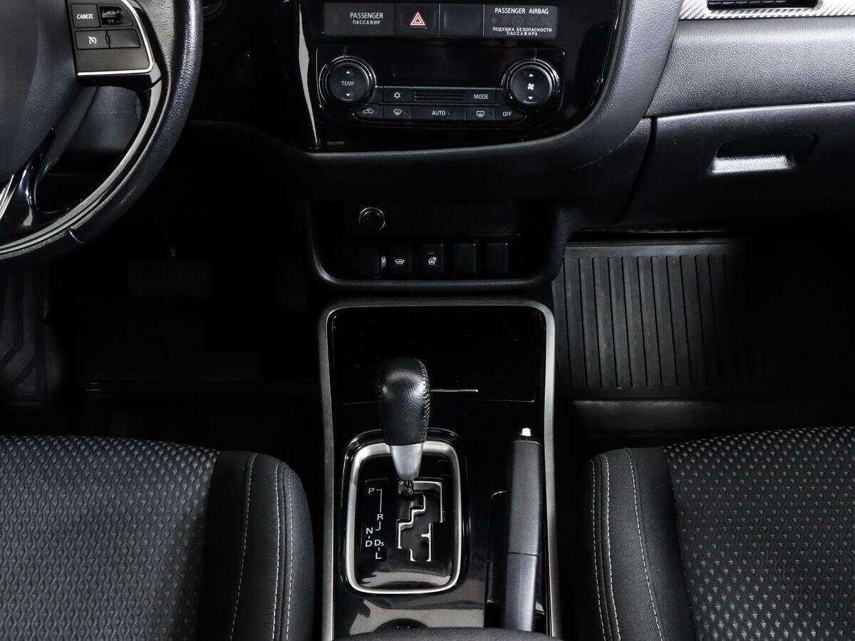 Mitsubishi Outlander с пробегом — 2018 год. Фото: #10