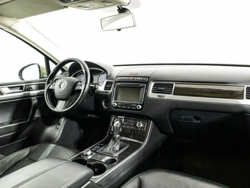 Volkswagen Touareg с пробегом — 2015 год. Фото: #8