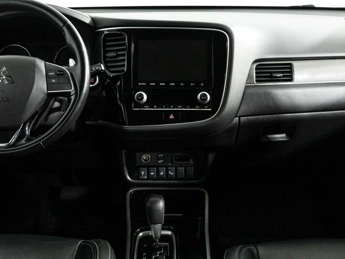 Mitsubishi Outlander с пробегом — 2020 год. Фото: #13