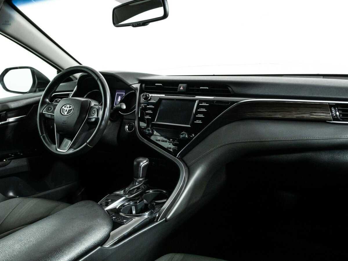 Toyota Camry с пробегом — 2019 год. Фото: #8