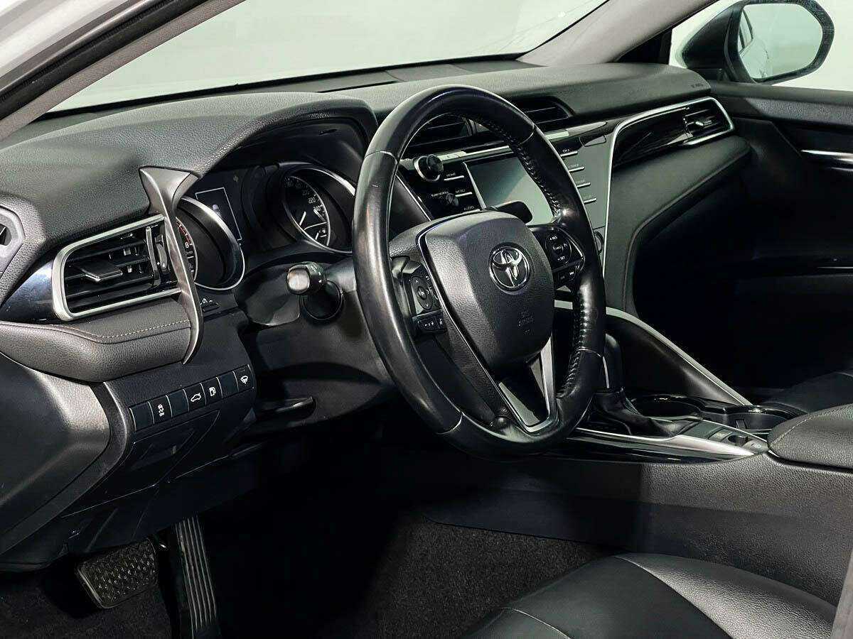 Toyota Camry с пробегом — 2018 год. Фото: #12