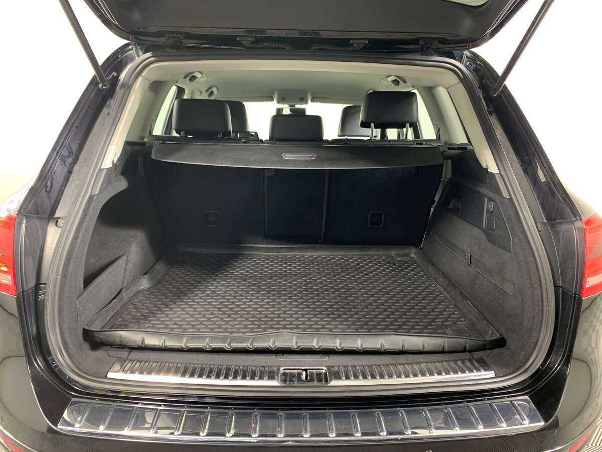 Volkswagen Touareg с пробегом — 2012 год. Фото: #17
