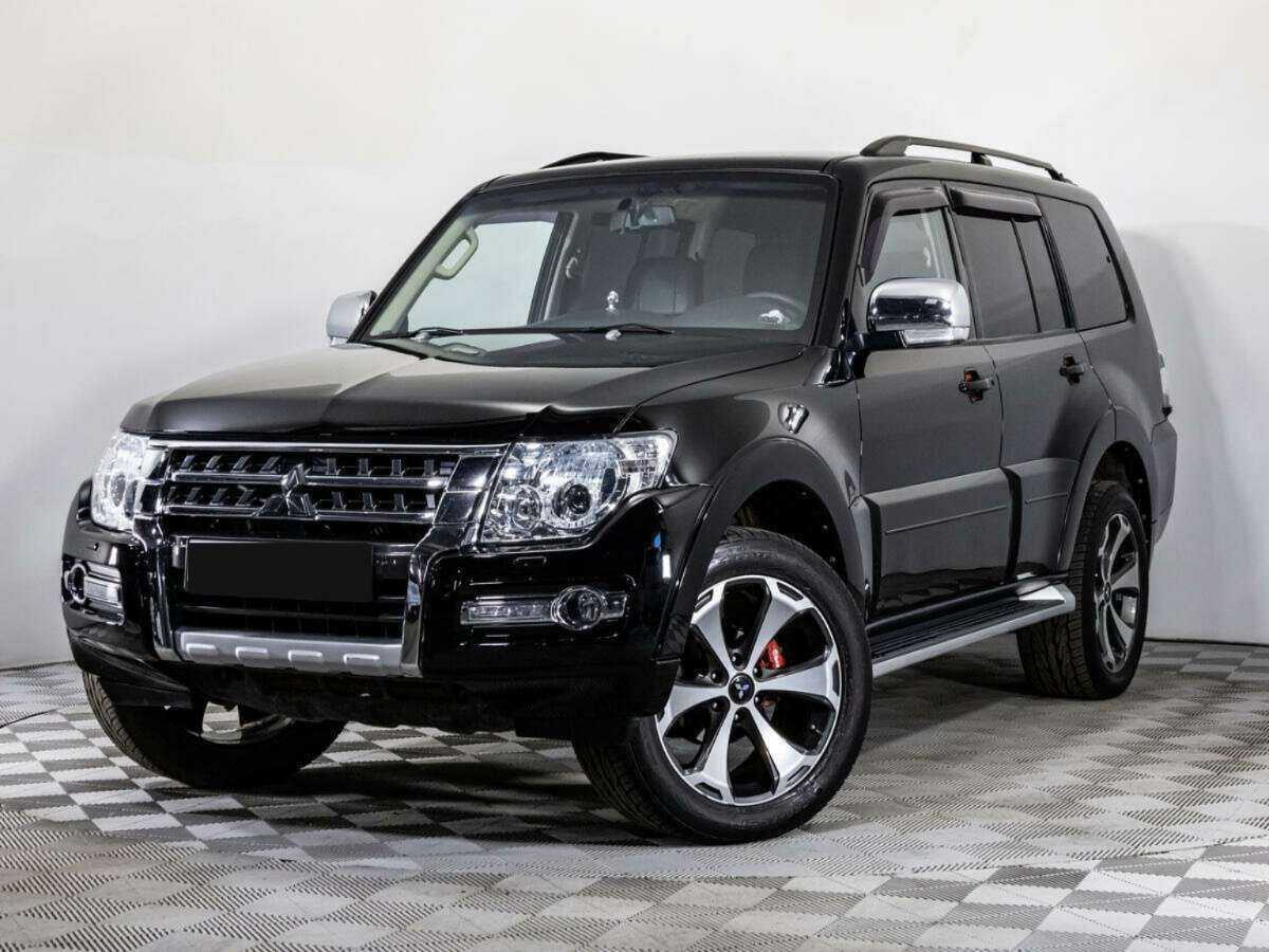 Mitsubishi Pajero с пробегом — 2015 год. Фото: #0