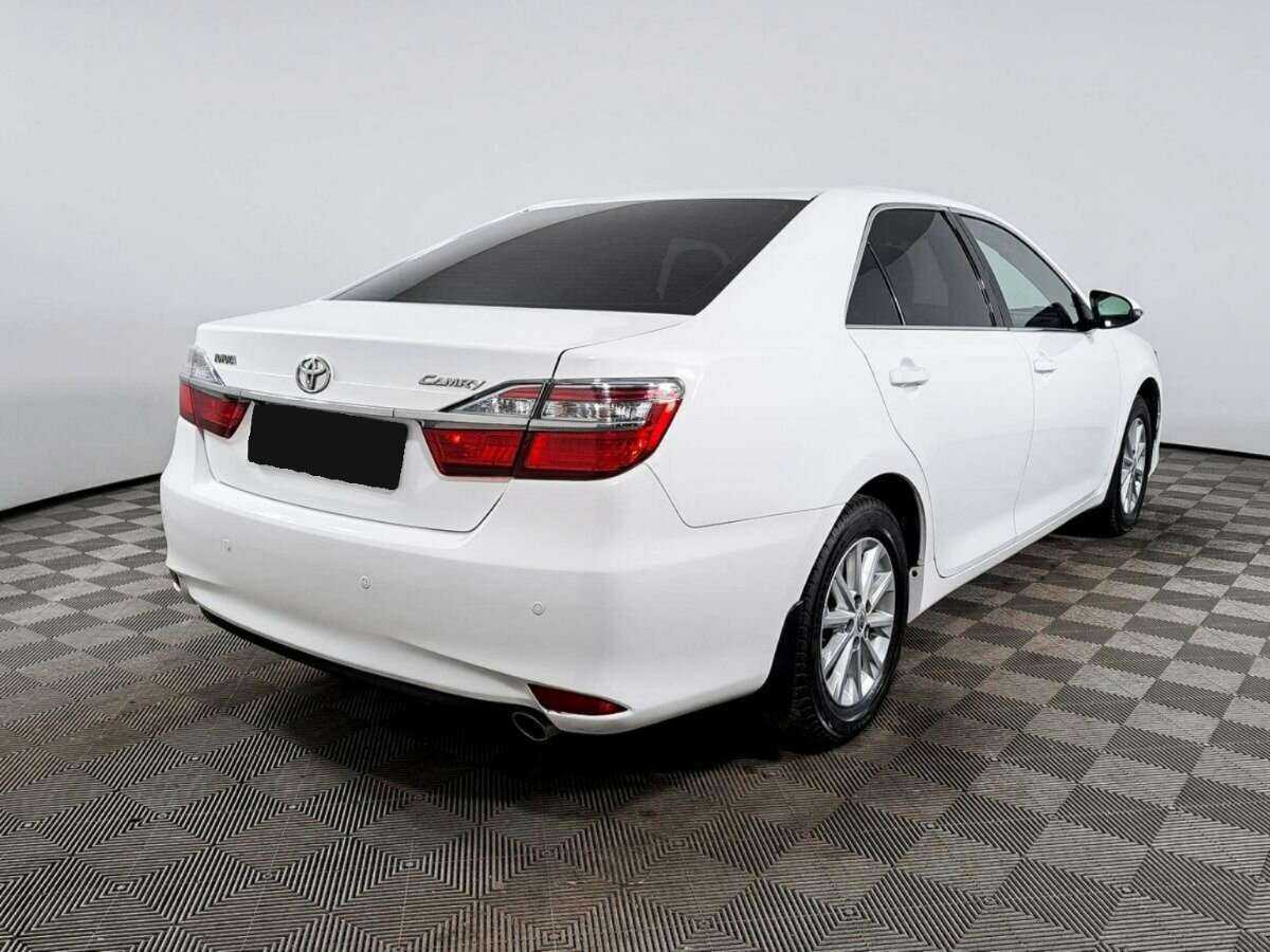 Toyota Camry с пробегом — 2016 год. Фото: #3