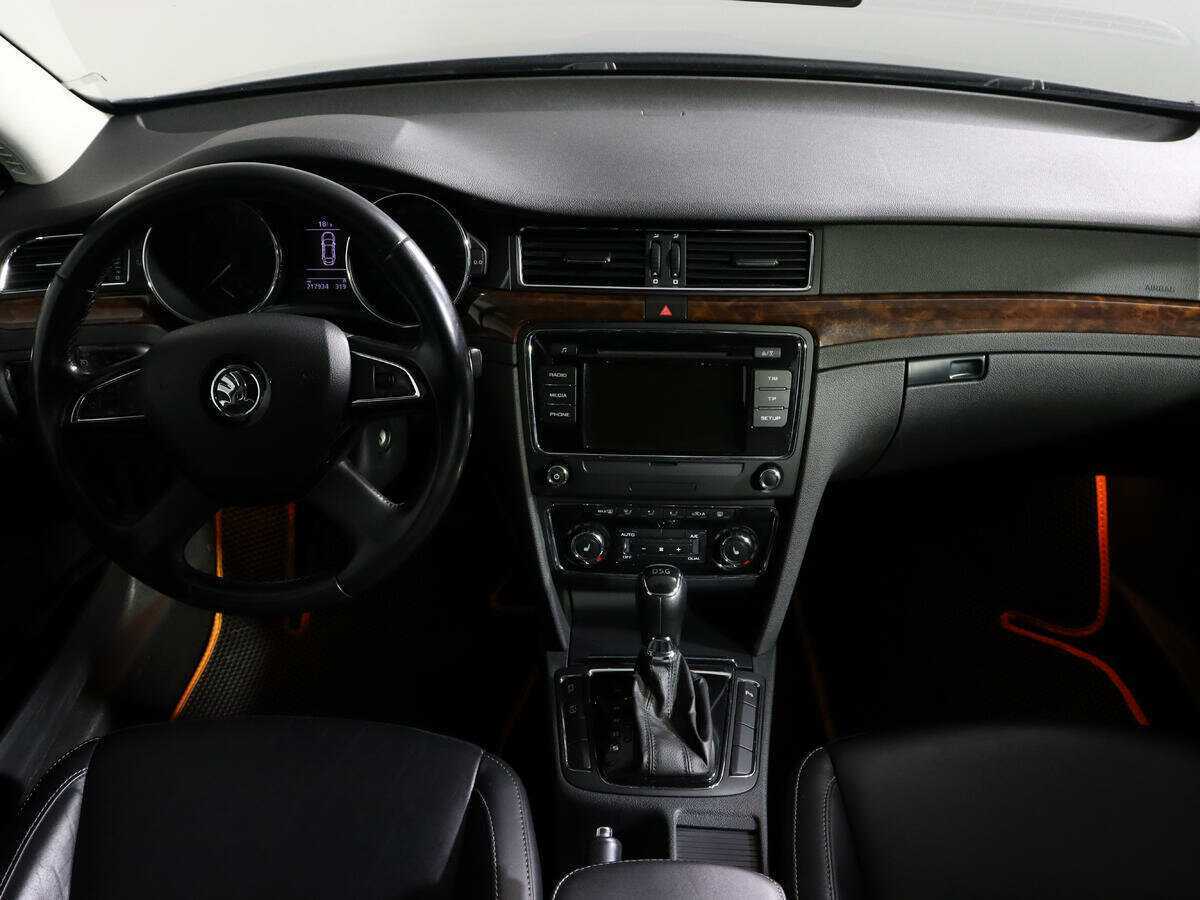 Skoda Superb с пробегом — 2014 год. Фото: #11