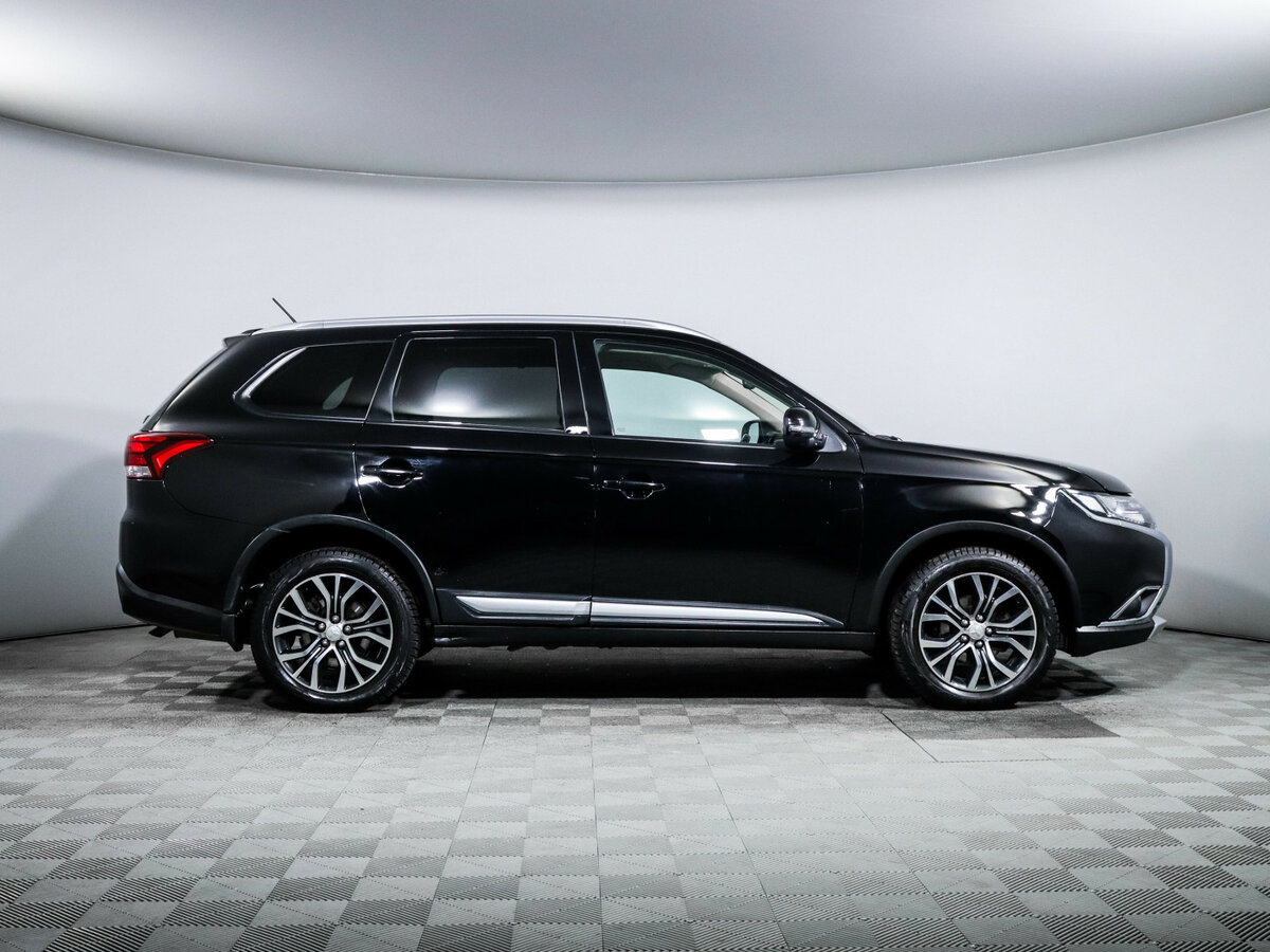 Mitsubishi Outlander с пробегом — 2015 год. Фото: #3