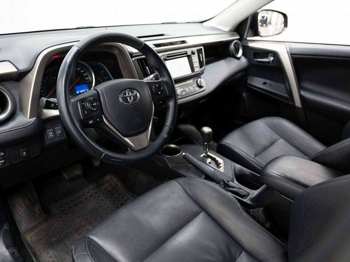 Toyota RAV4 с пробегом — 2014 год. Фото: #6