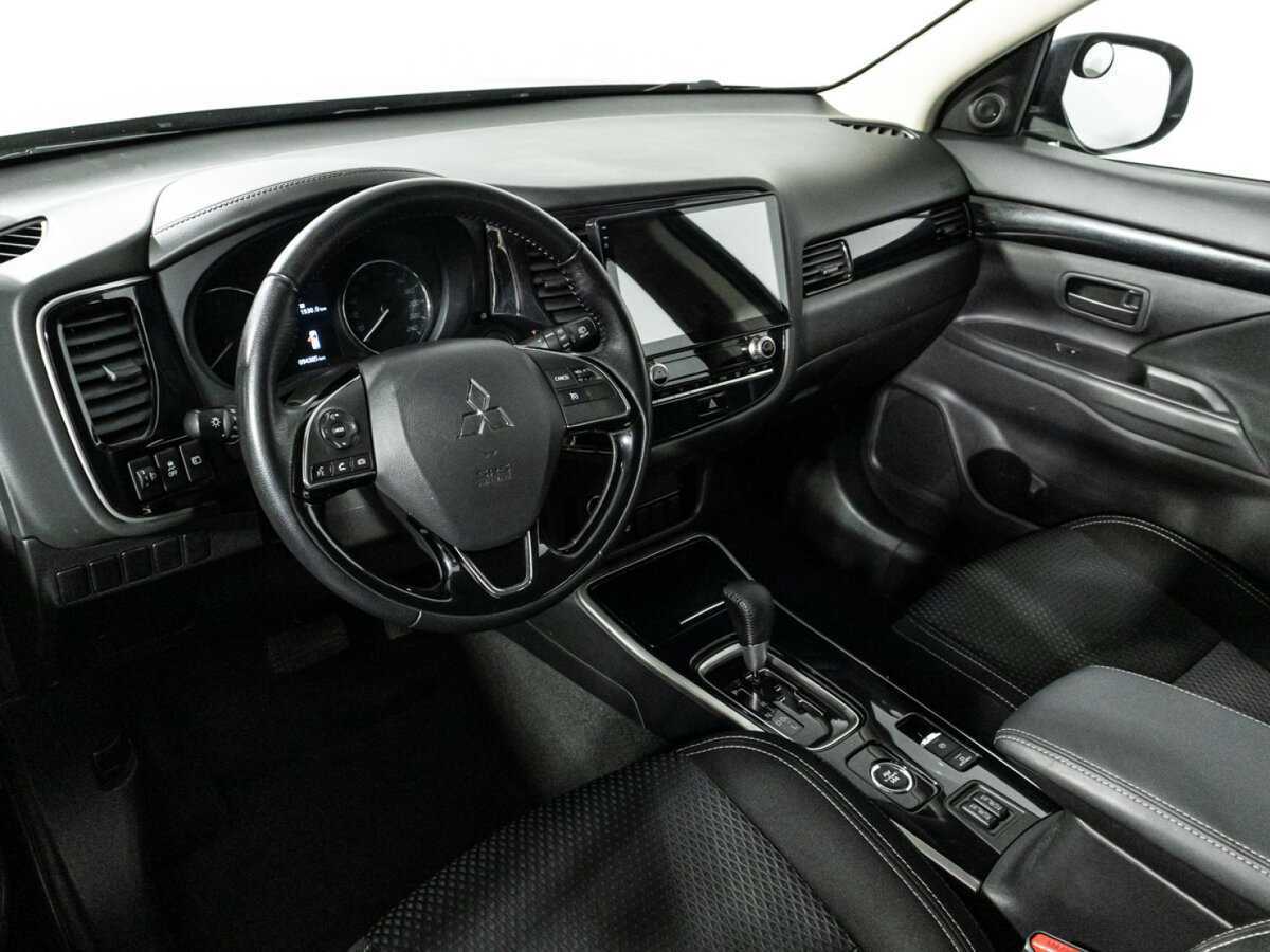 Mitsubishi Outlander с пробегом — 2021 год. Фото: #9