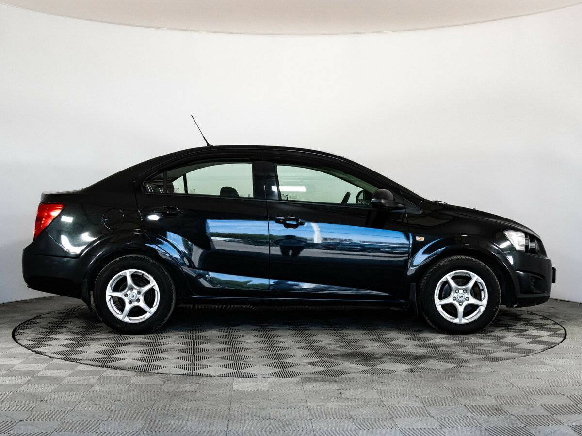 Chevrolet Aveo с пробегом — 2014 год. Фото: #3
