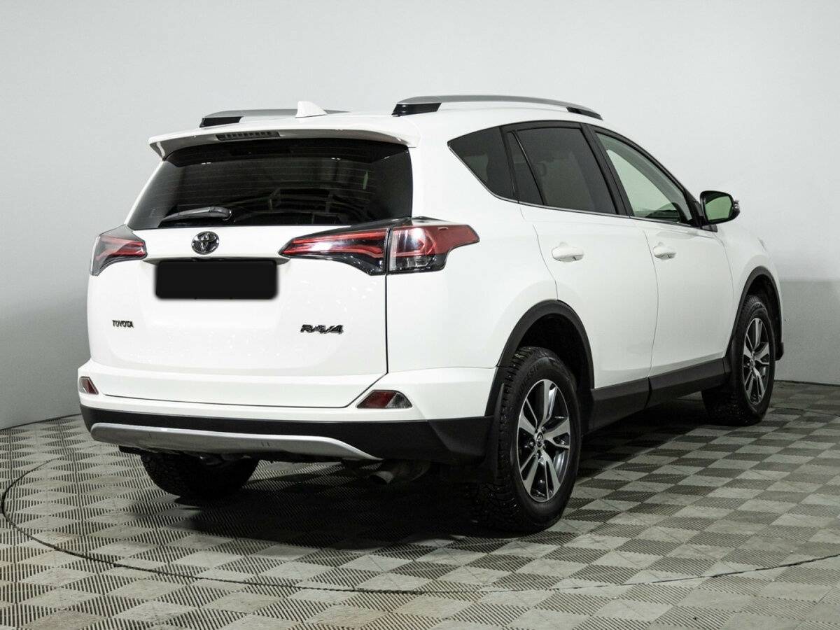 Toyota RAV4 с пробегом — 2016 год. Фото: #3