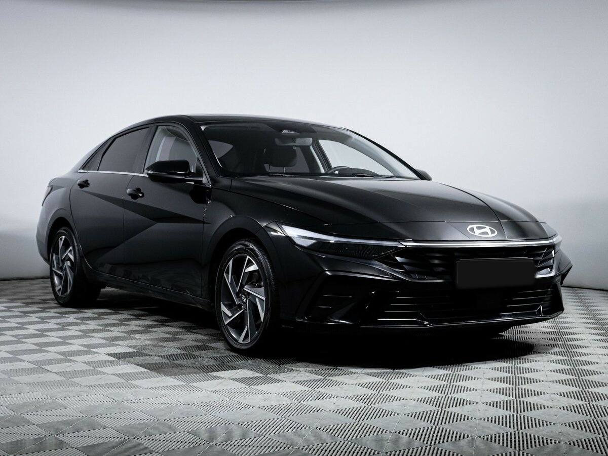 Hyundai Elantra с пробегом — 2023 год. Фото: #2
