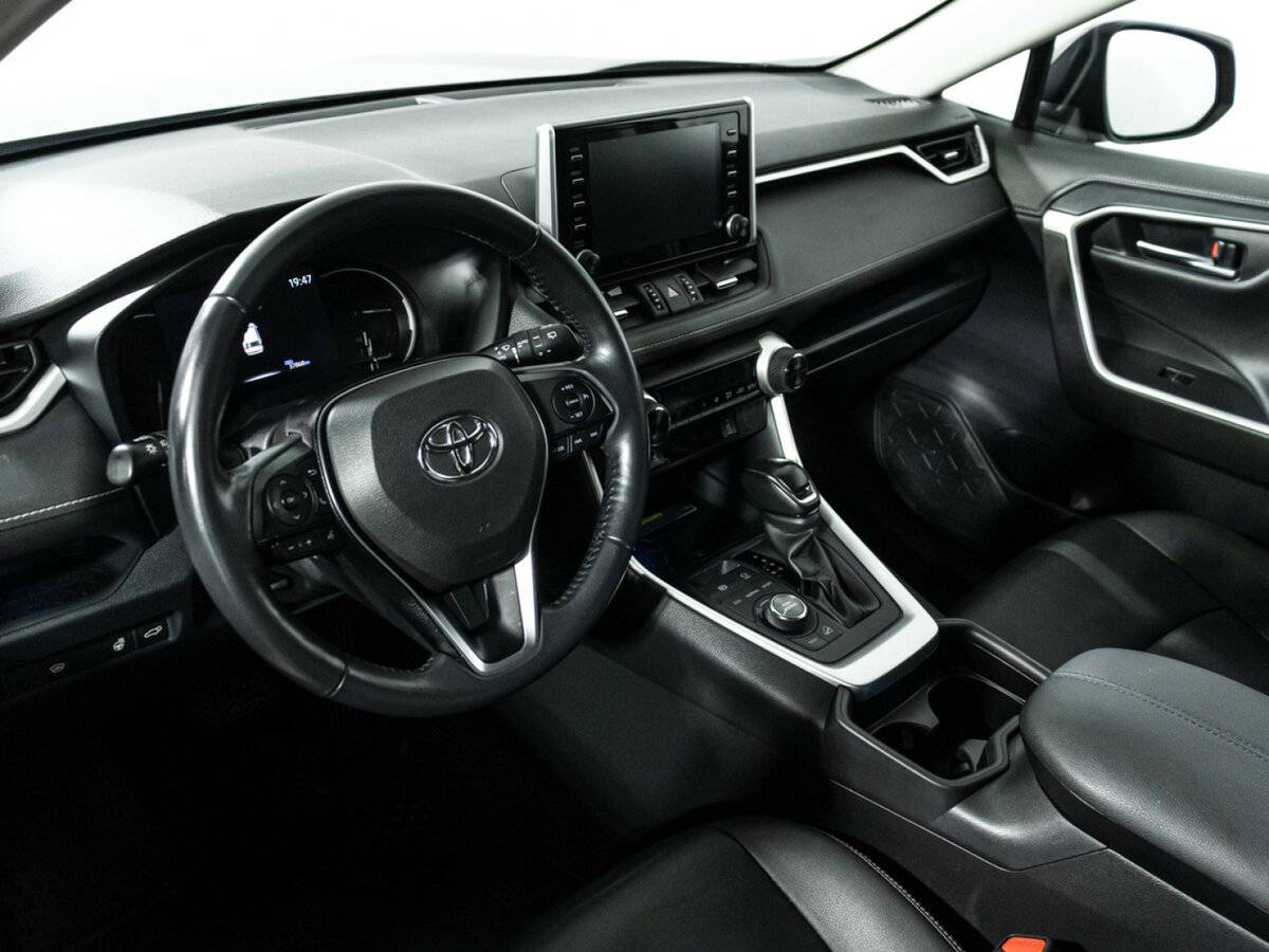 Toyota RAV4 с пробегом — 2020 год. Фото: #10