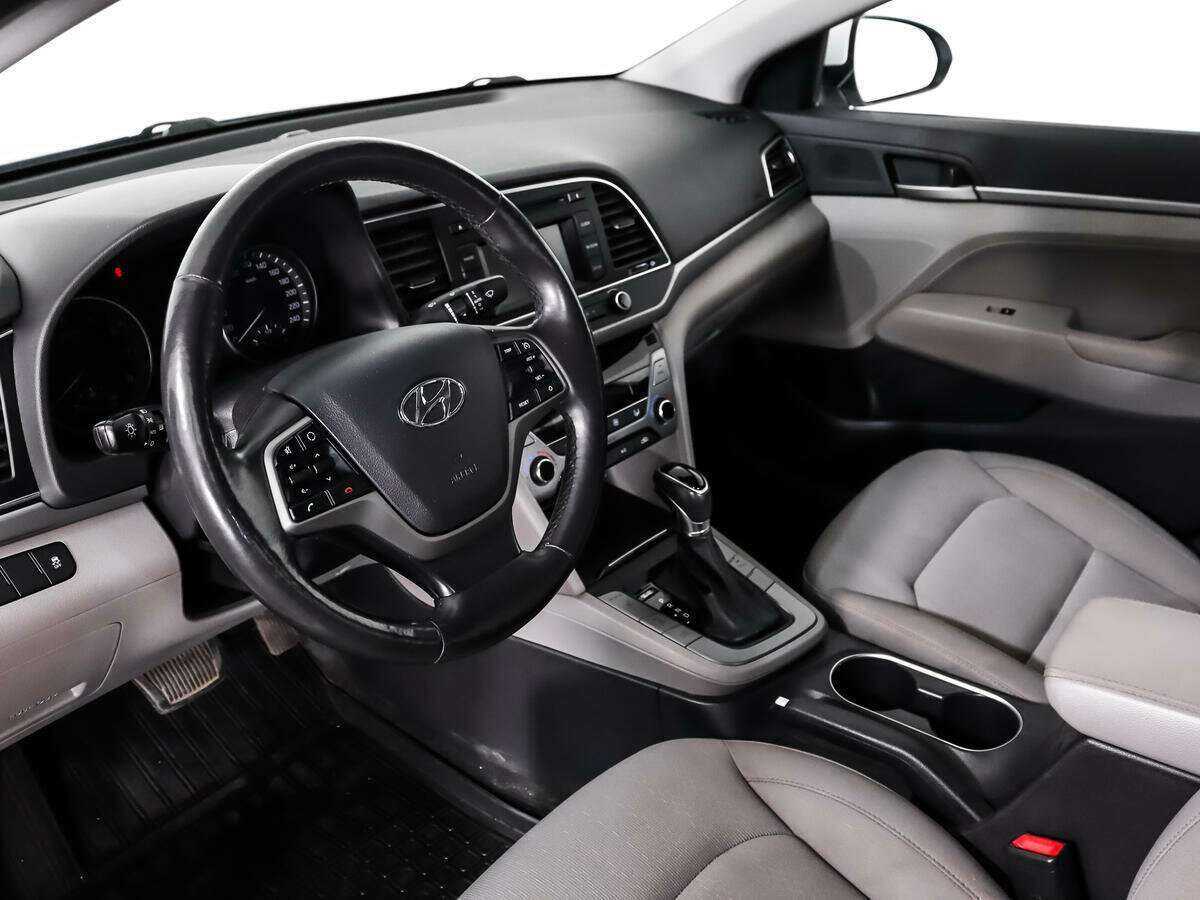 Hyundai Elantra с пробегом — 2017 год. Фото: #8