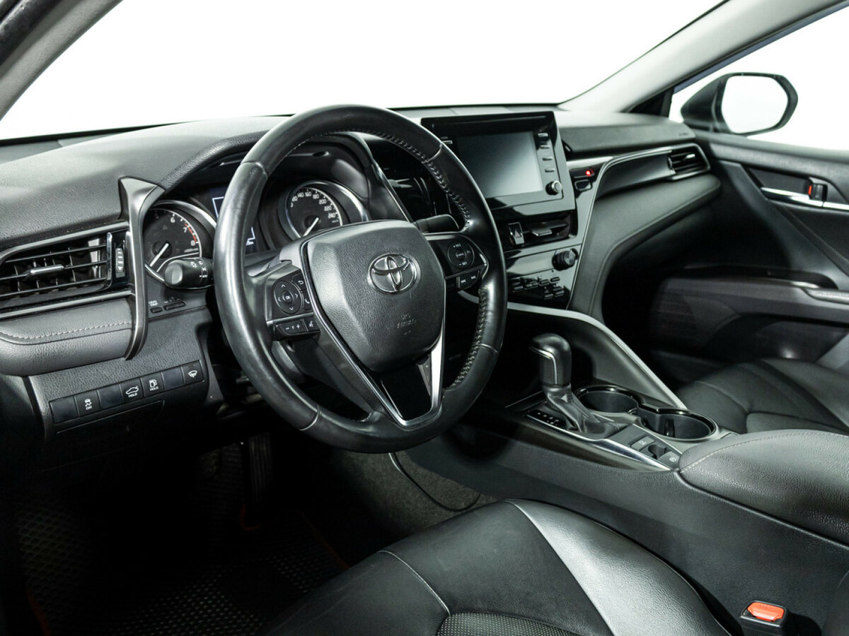 Toyota Camry с пробегом — 2021 год. Фото: #9