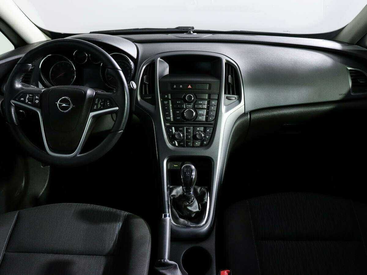 Opel Astra с пробегом — 2014 год. Фото: #11