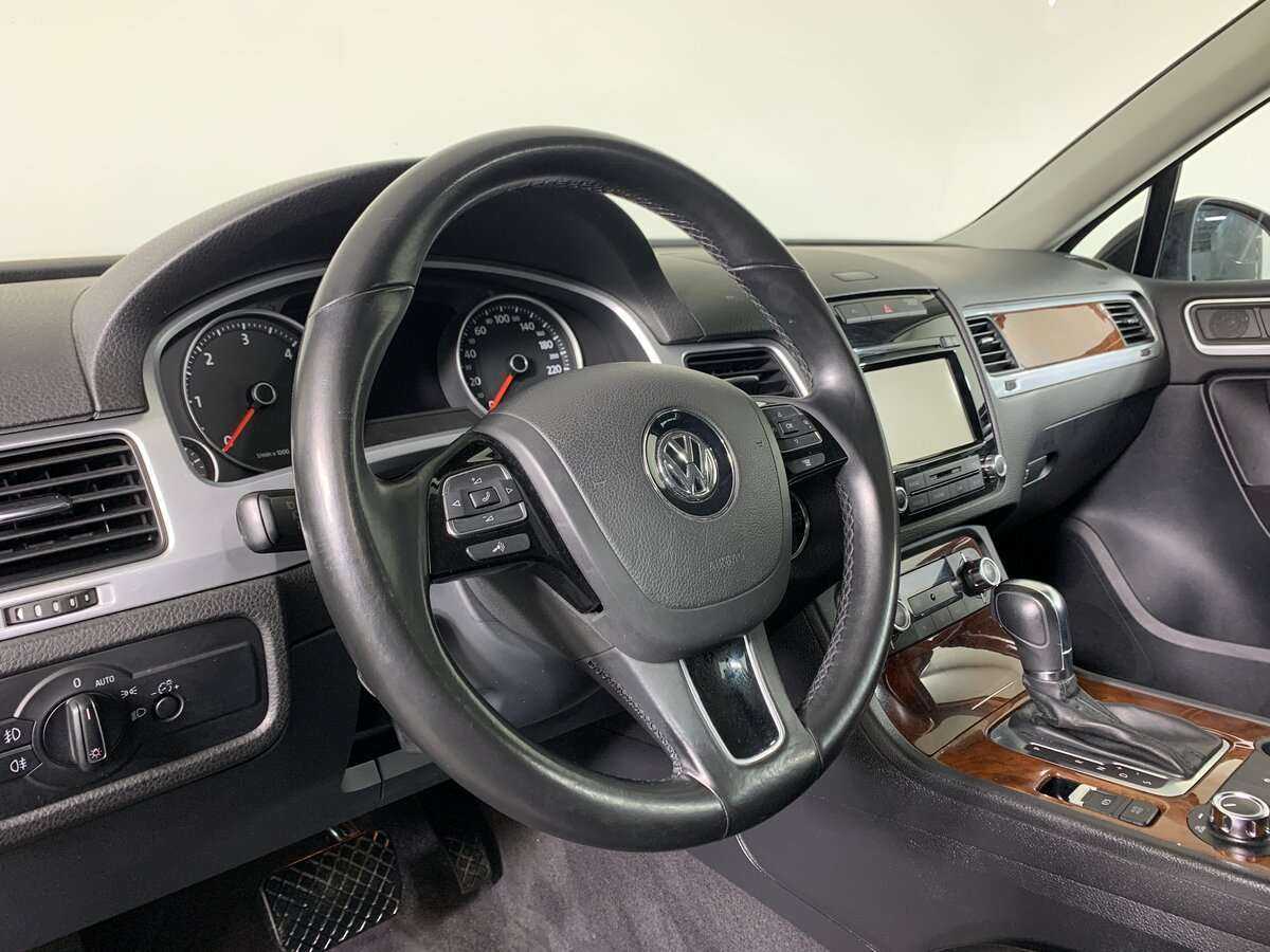 Volkswagen Touareg с пробегом — 2012 год. Фото: #9