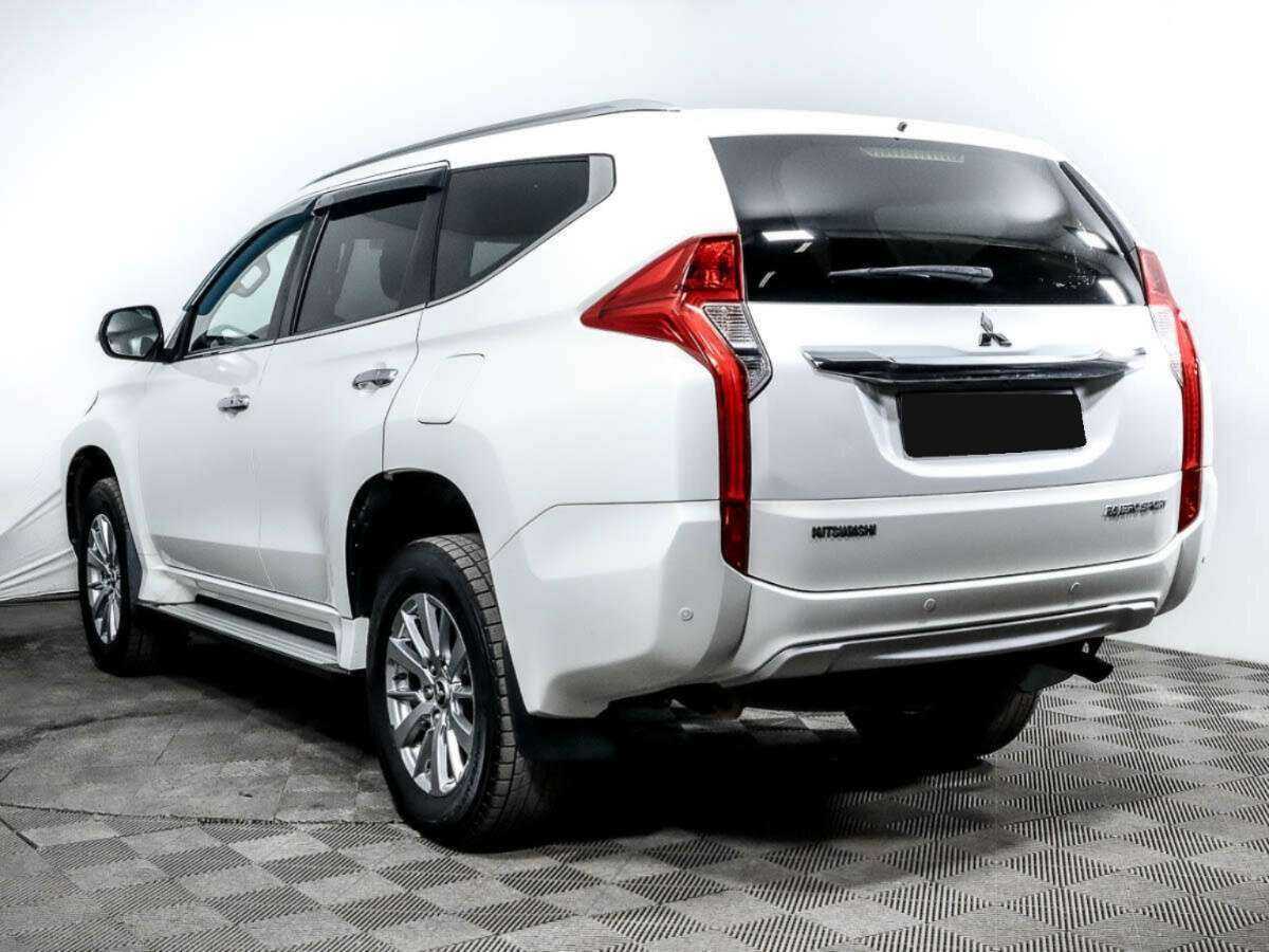 Mitsubishi Pajero Sport с пробегом — 2017 год. Фото: #5