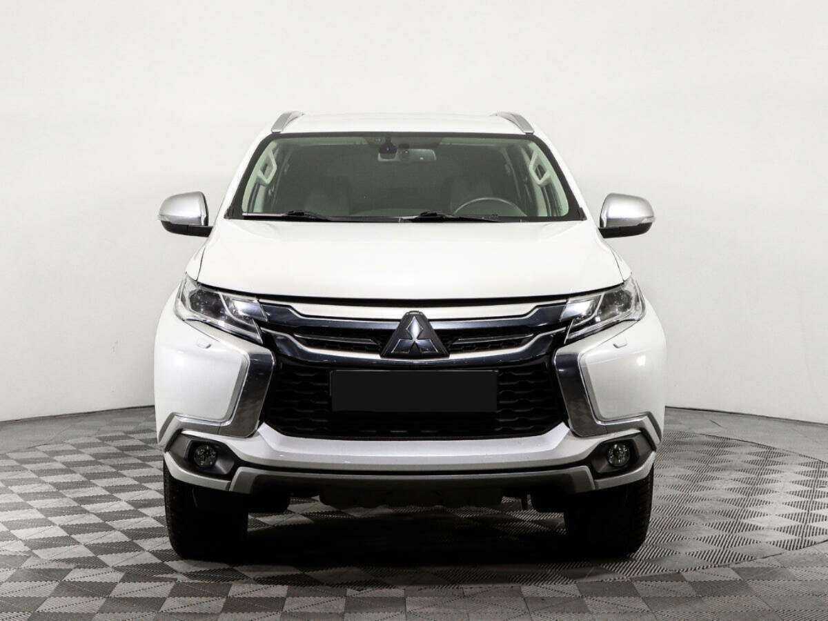 Mitsubishi Pajero Sport с пробегом — 2018 год. Фото: #1