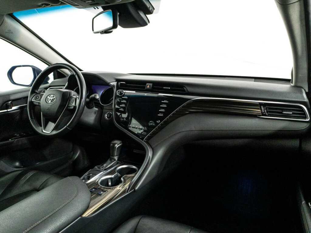 Toyota Camry с пробегом — 2019 год. Фото: #8