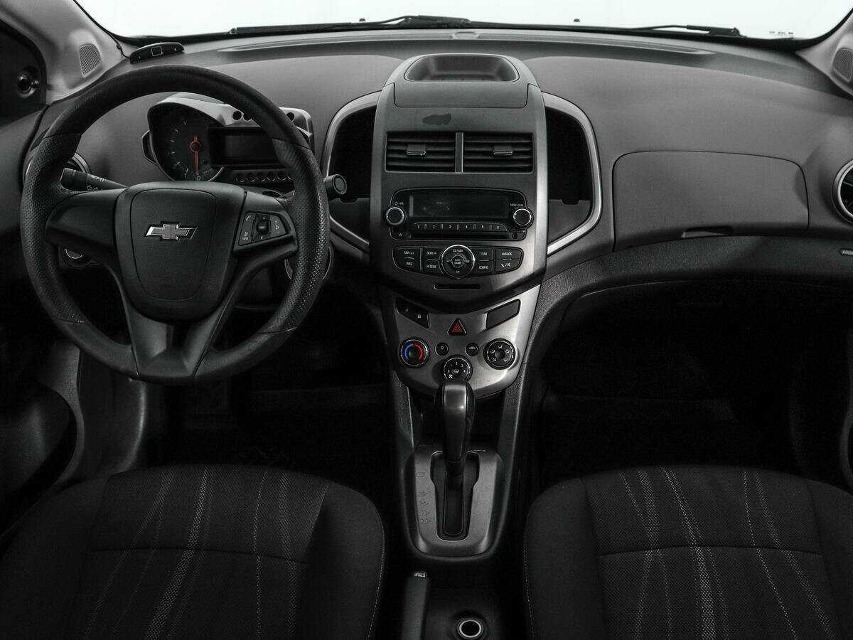 Chevrolet Aveo с пробегом — 2012 год. Фото: #12