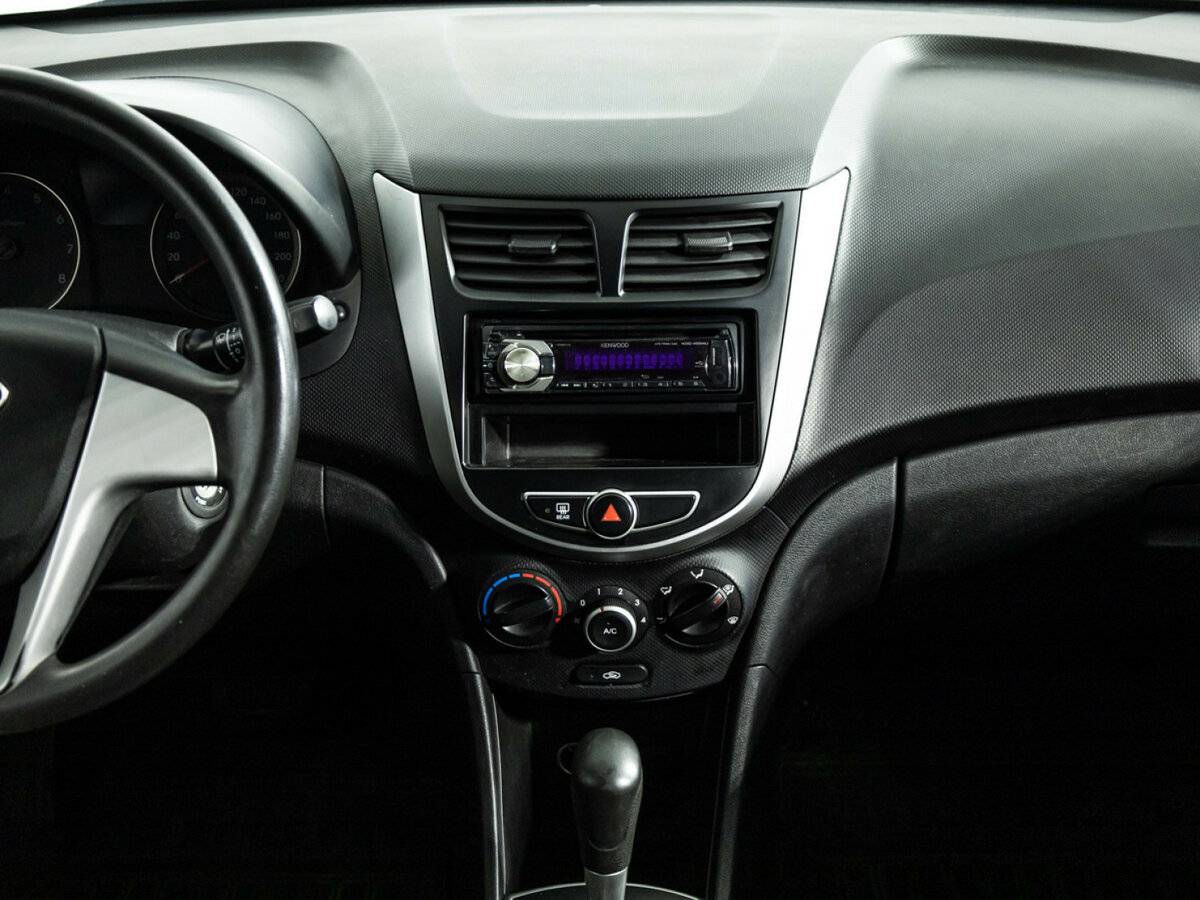 Hyundai Solaris с пробегом — 2012 год. Фото: #13