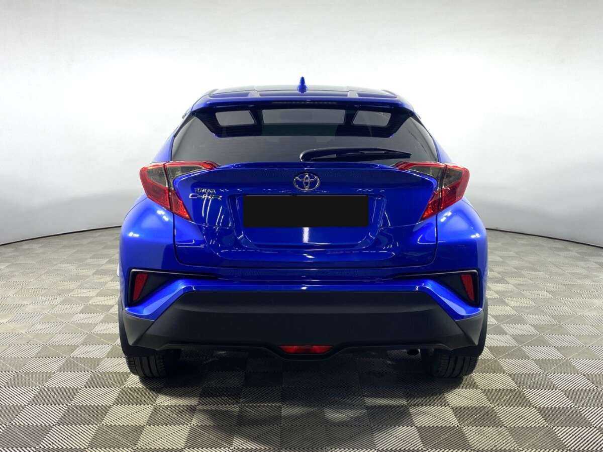 Toyota C-HR с пробегом — 2019 год. Фото: #4