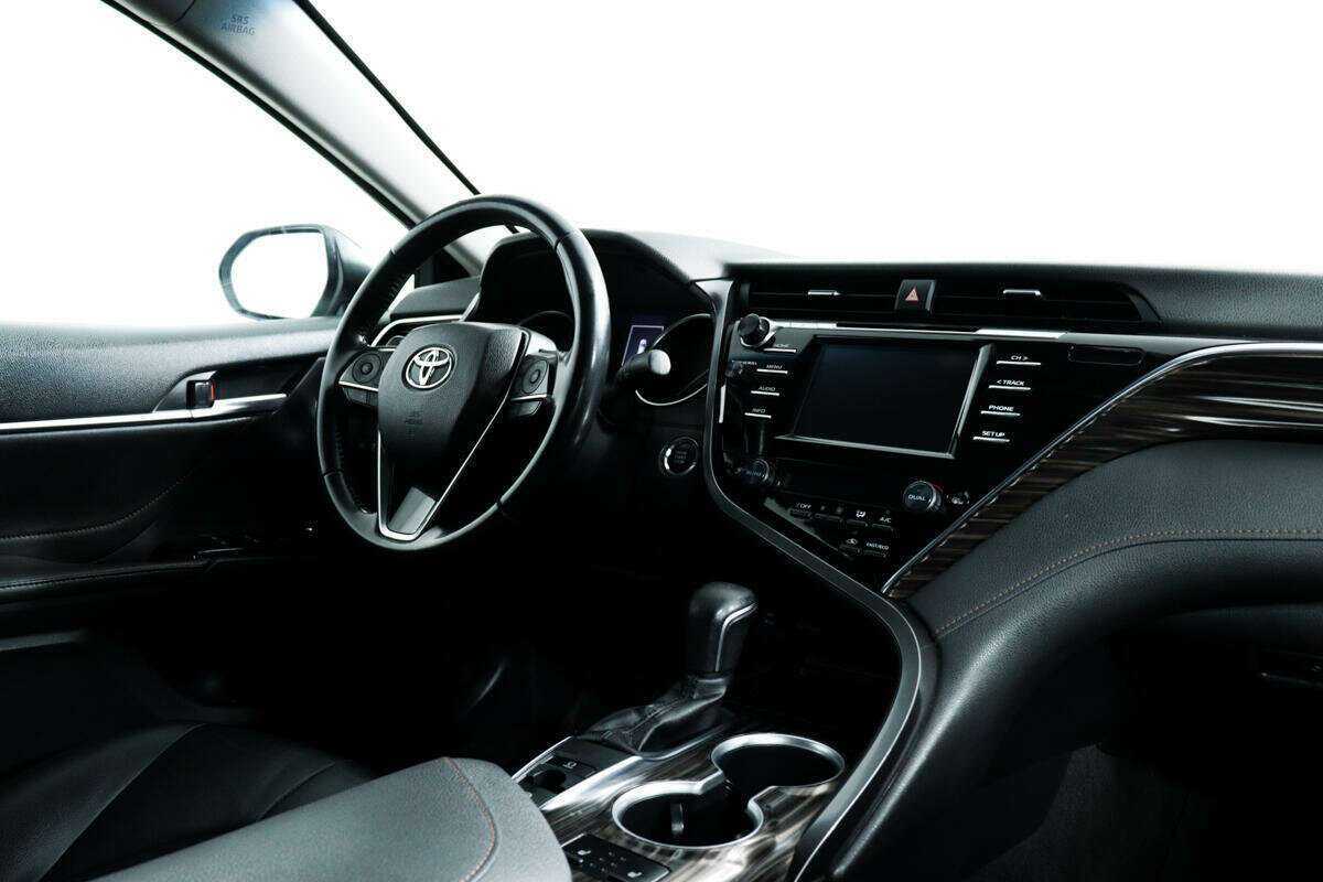 Toyota Camry с пробегом — 2020 год. Фото: #8