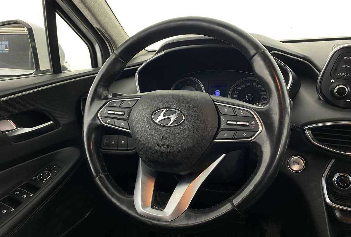 Hyundai Santa Fe с пробегом — 2019 год. Фото: #8