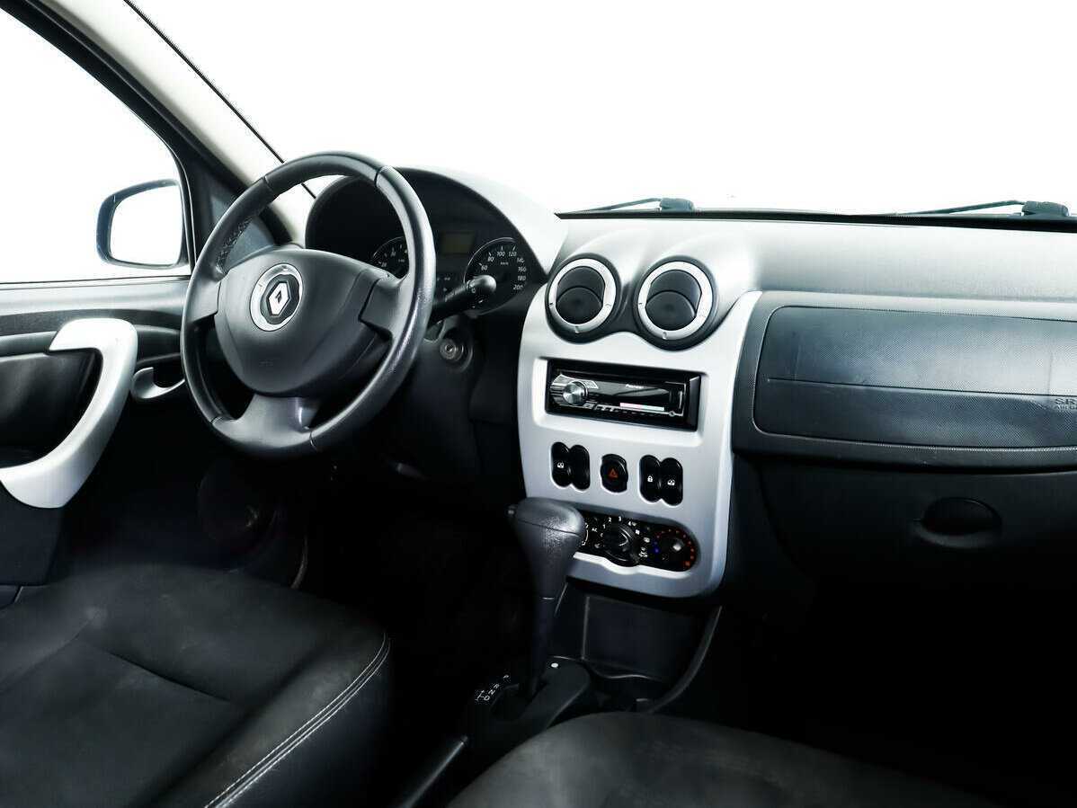 Renault Sandero с пробегом — 2013 год. Фото: #8