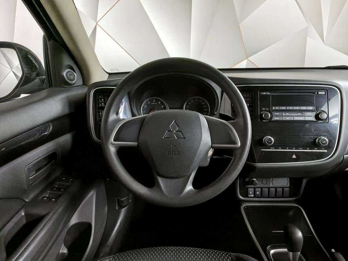 Mitsubishi Outlander с пробегом — 2020 год. Фото: #13