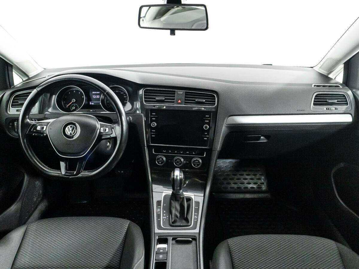 Volkswagen Golf с пробегом — 2018 год. Фото: #12