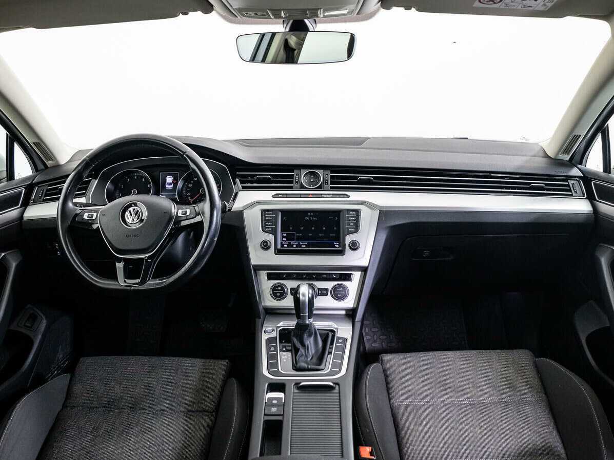 Volkswagen Passat с пробегом — 2016 год. Фото: #10