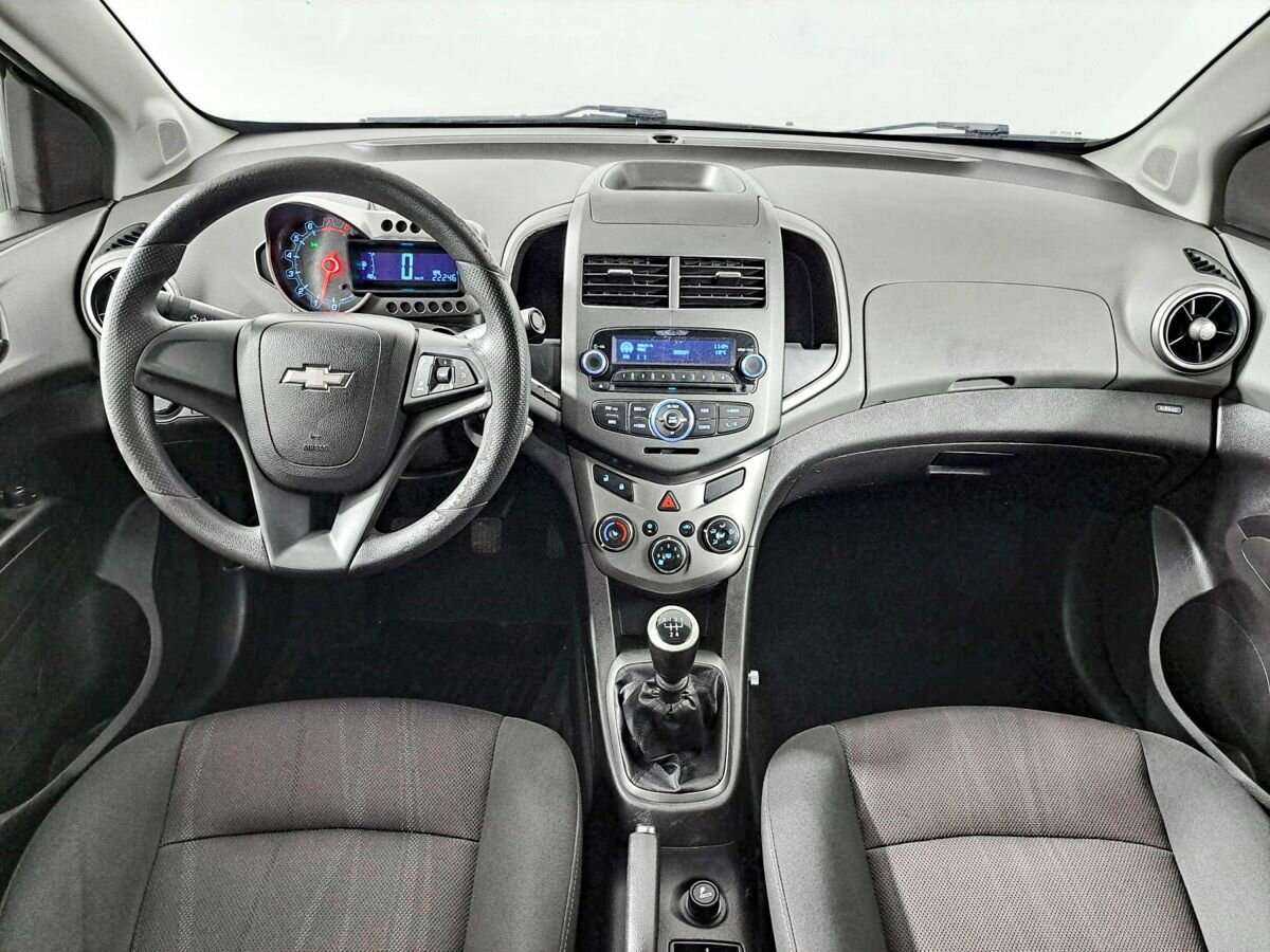 Chevrolet Aveo с пробегом — 2012 год. Фото: #11