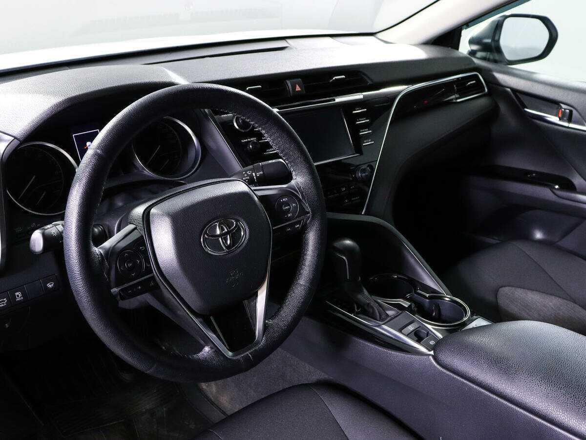 Toyota Camry с пробегом — 2020 год. Фото: #11