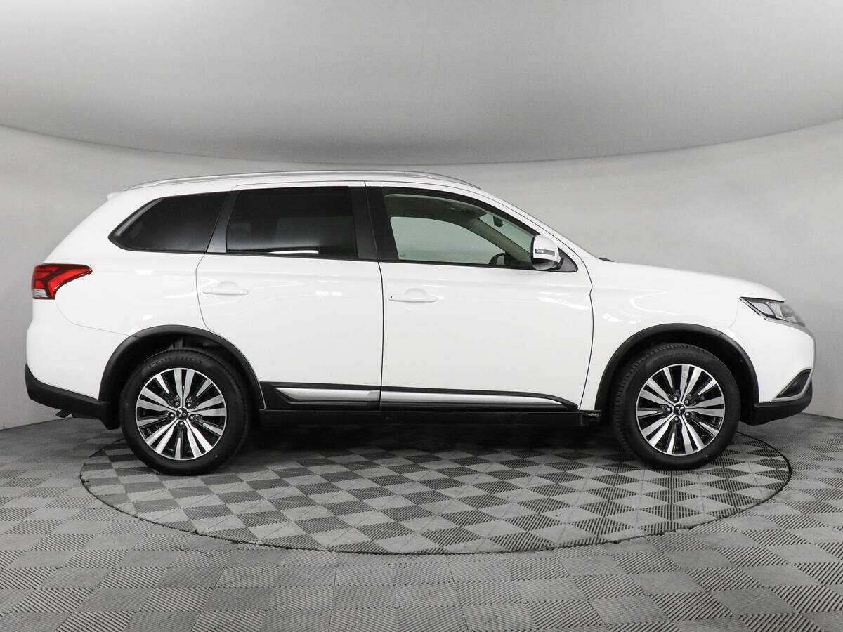 Mitsubishi Outlander с пробегом — 2021 год. Фото: #3