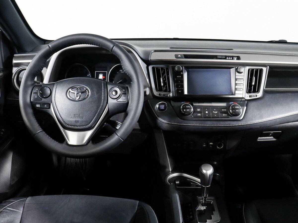 Toyota RAV4 с пробегом — 2017 год. Фото: #11