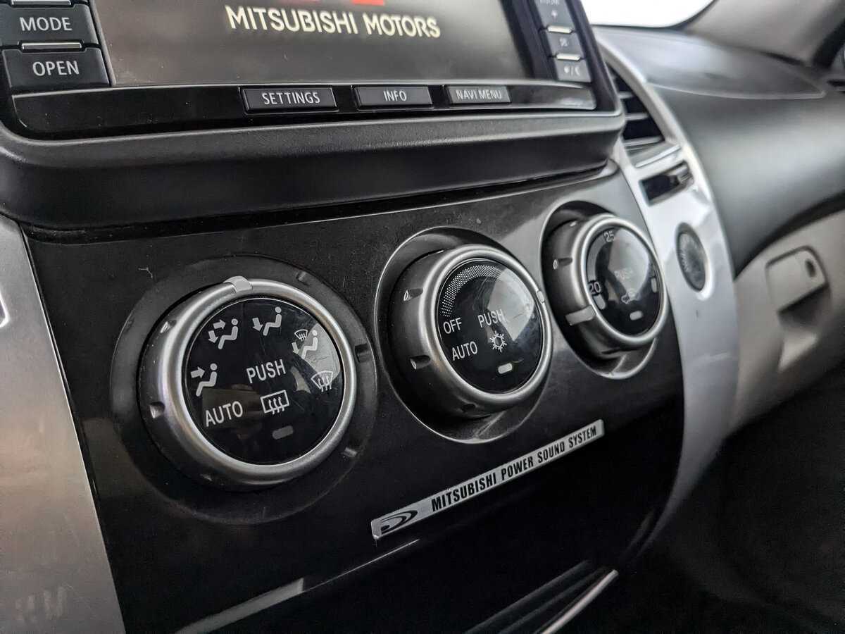 Mitsubishi Pajero Sport с пробегом — 2013 год. Фото: #20
