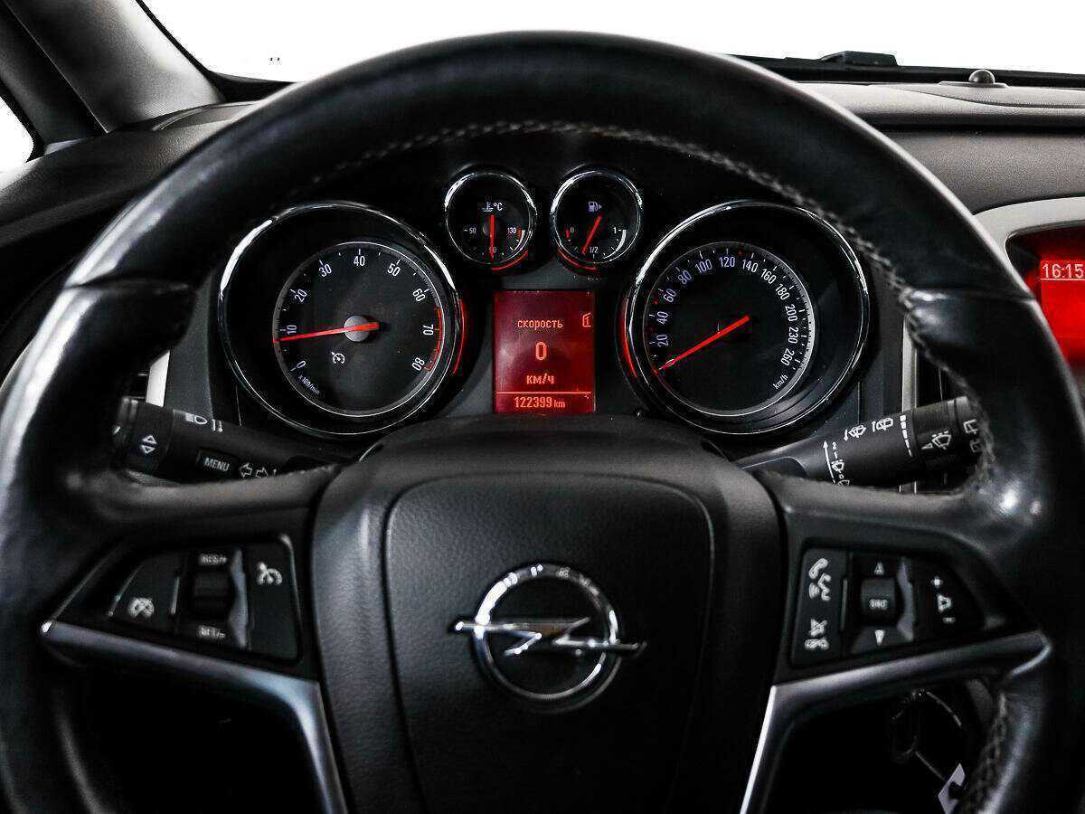 Opel Astra с пробегом — 2012 год. Фото: #14