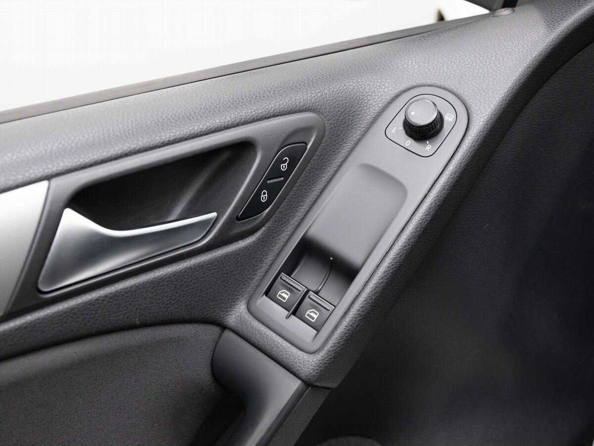 Volkswagen Golf с пробегом — 2012 год. Фото: #19