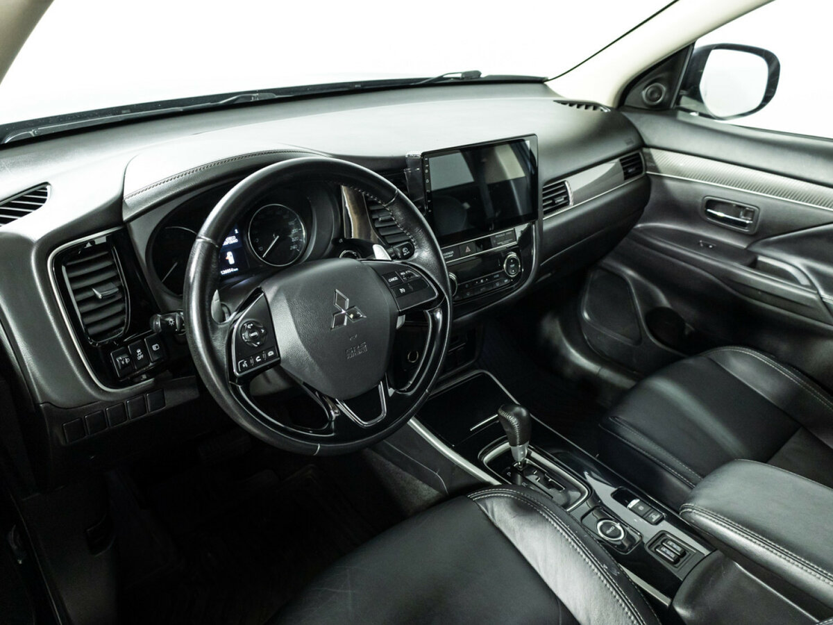 Mitsubishi Outlander с пробегом — 2019 год. Фото: #10
