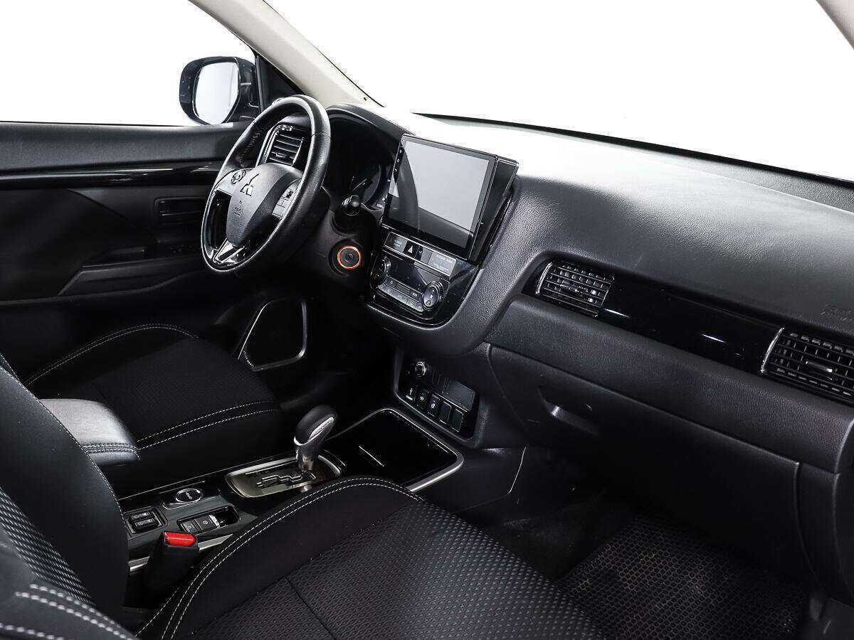 Mitsubishi Outlander с пробегом — 2018 год. Фото: #8