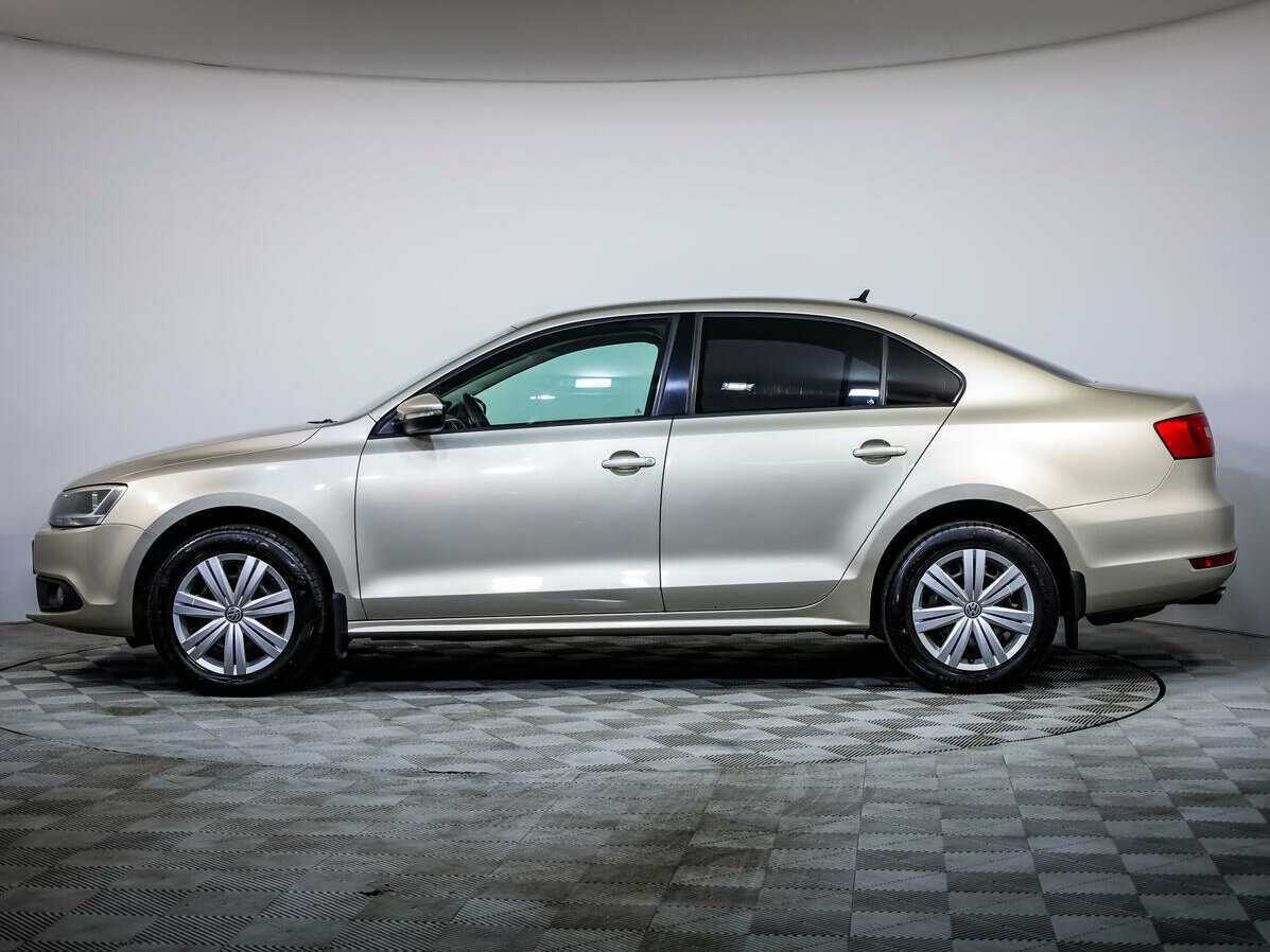 Volkswagen Jetta с пробегом — 2012 год. Фото: #6