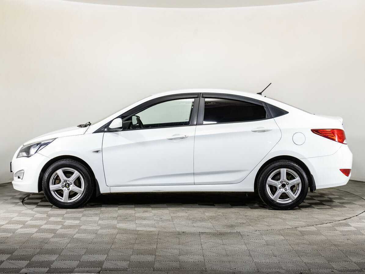 Hyundai Solaris с пробегом — 2015 год. Фото: #7