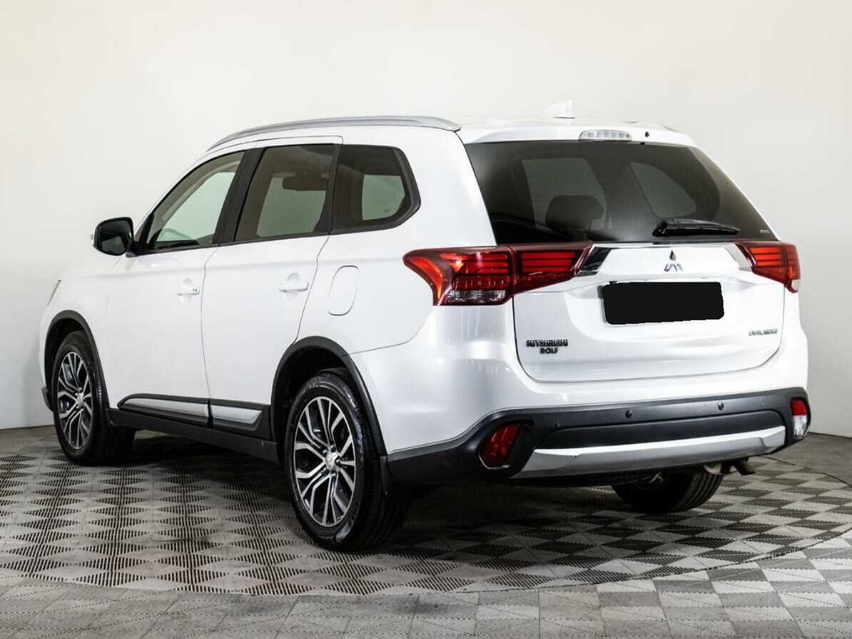 Mitsubishi Outlander с пробегом — 2017 год. Фото: #6
