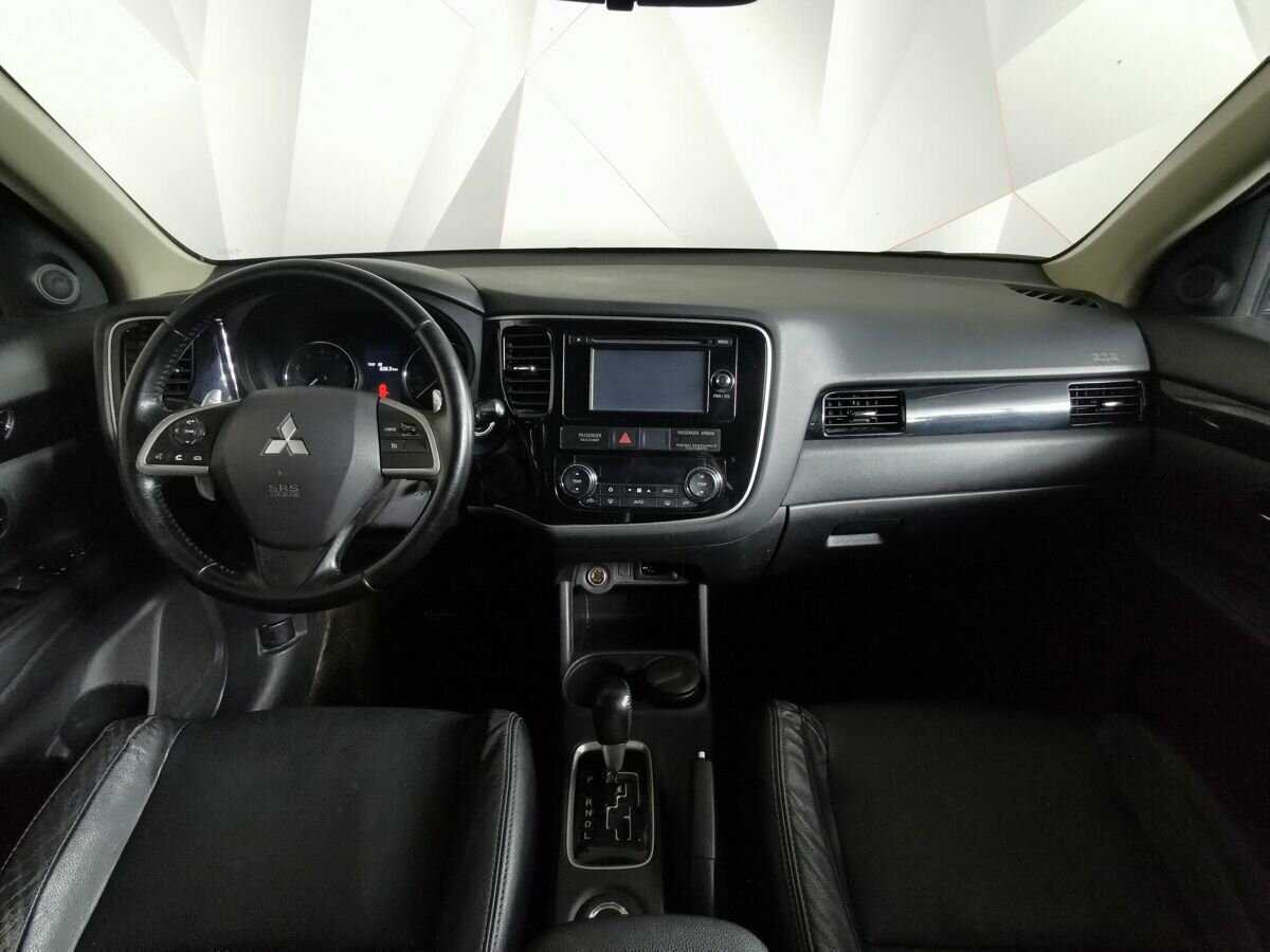 Mitsubishi Outlander с пробегом — 2014 год. Фото: #9